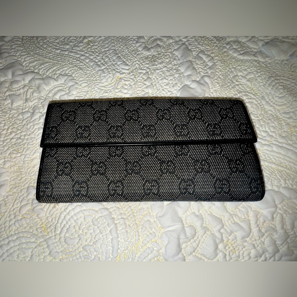 Authentic Gucci Continental Wallet